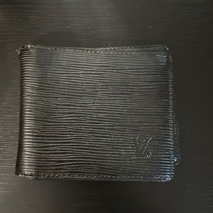 Louis Vuitton LV epi leather wallet used